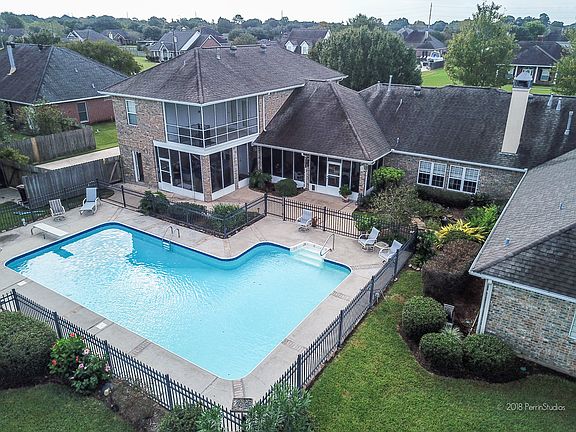 3rd image of 1690 S Crestview Dr