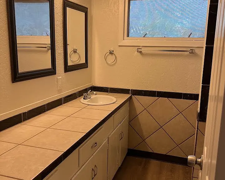 5017 Vicki St — Photo 10