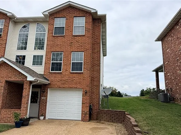 108 Empson Dr, Valmeyer, IL 62295