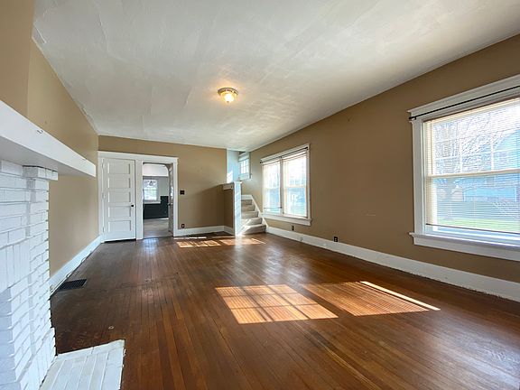 3rd image of 31 East Dr