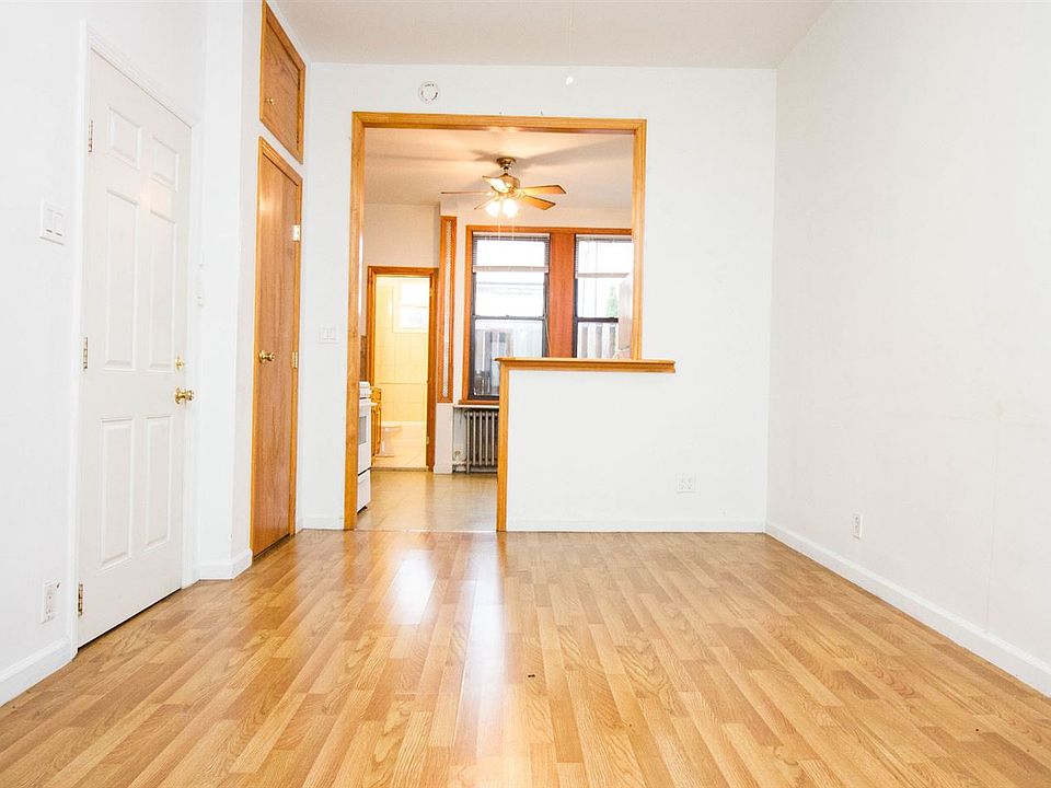 1912_Bleecker_st._1R_(15_of_16)