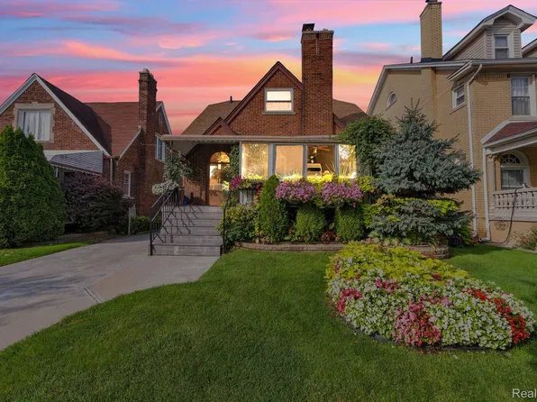 7533 Hartwell St, Dearborn, MI 48126