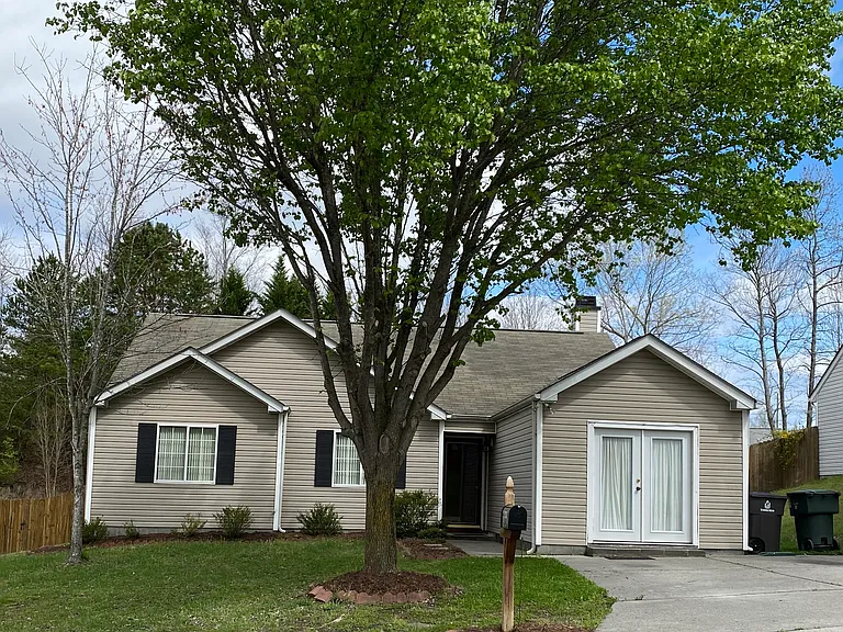 2461 Stratford Crossing Dr — Photo 22