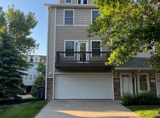 18196 Hayes Ct, Omaha, NE 68135