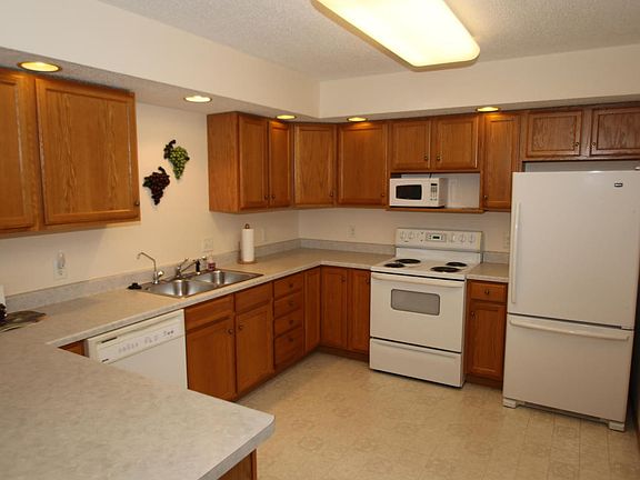 3rd image of 1928 23rd St #6