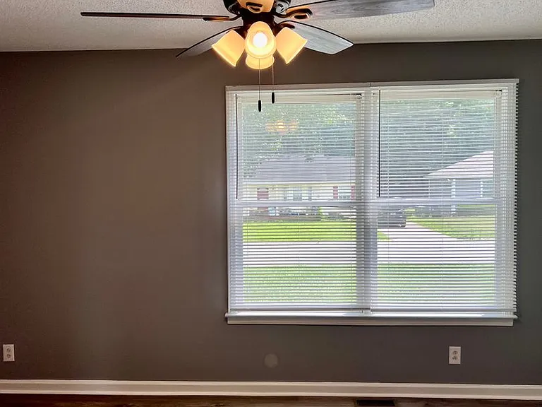 414 Woodale Dr — Photo 17