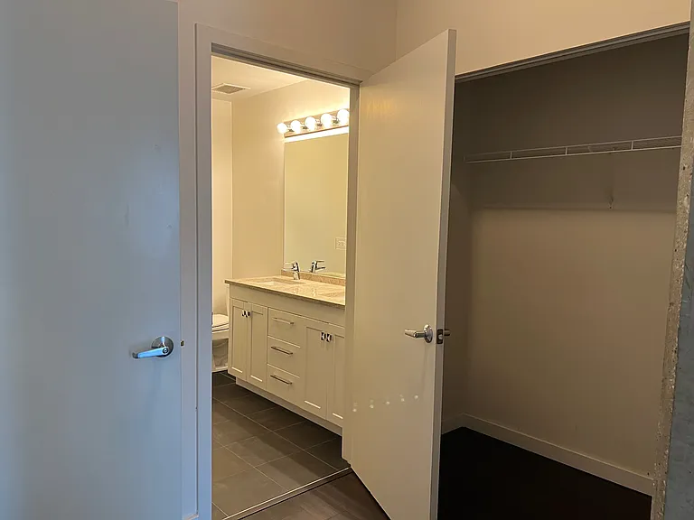 235 W Van Buren St #2819 — Photo 8