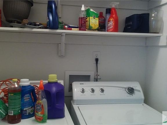 4th image of 811 Dixon St