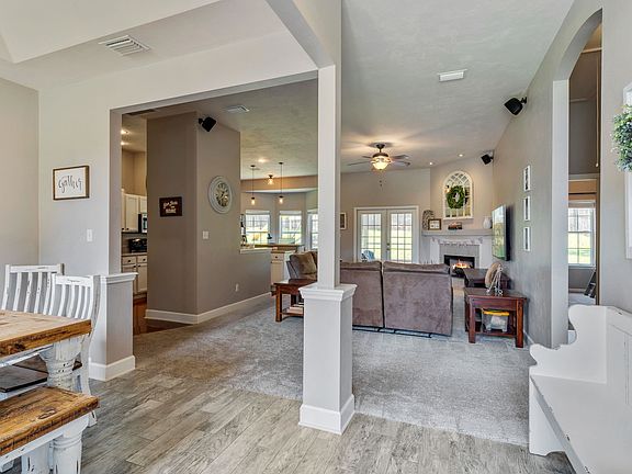 5th image of 2612 Hemmingwood Pl