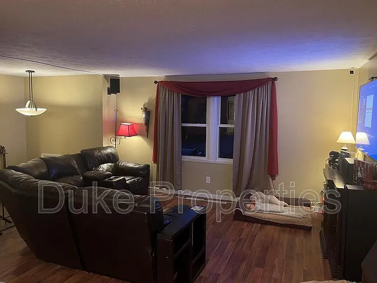 6 Bishopgate Dr #1 — Photo 3