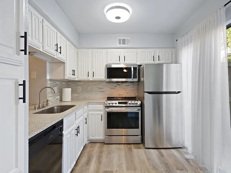 14800 Enterprise Dr #22-B — Photo 3