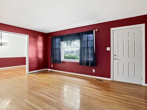 5th image of 118 Kensington Dr