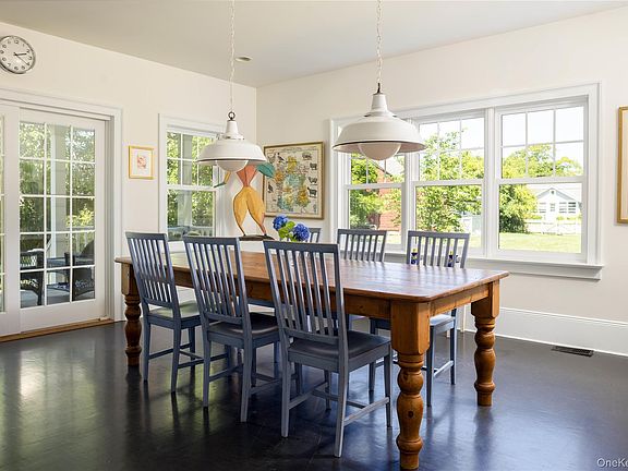 5th image of 64 S Jamesport Avenue