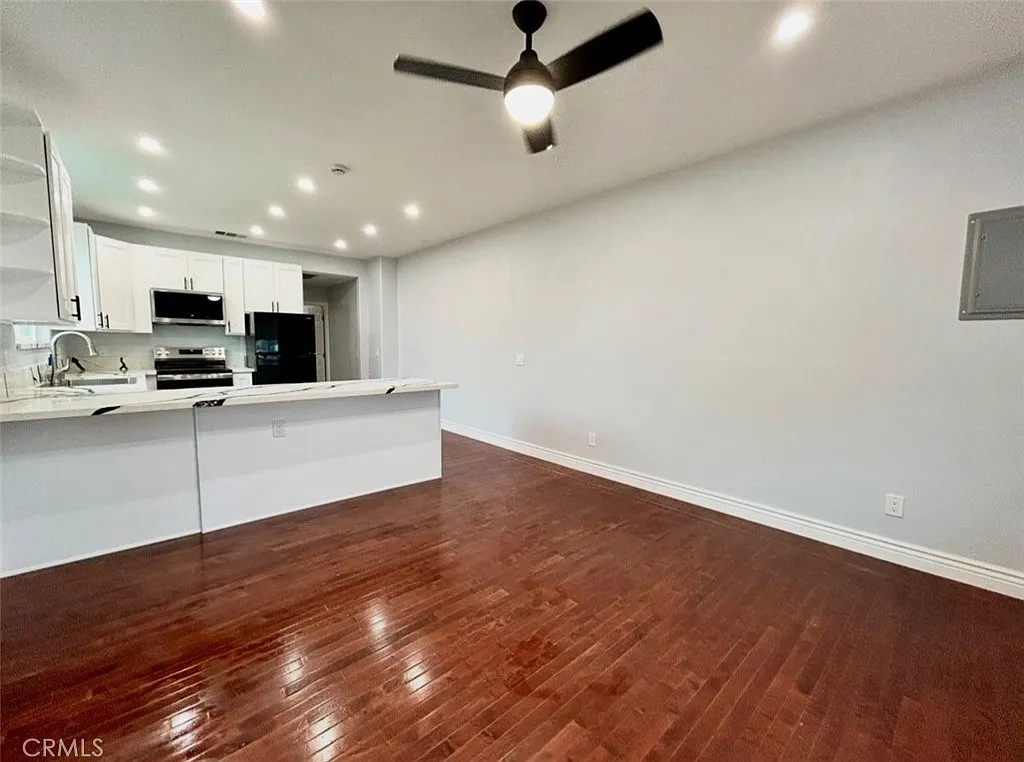 1 bed, 700 sqft, $1,650 — Photo 3