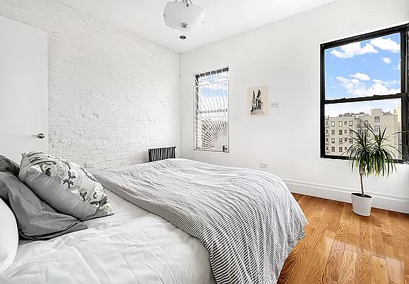 3rd image of 4260 Broadway APT 605