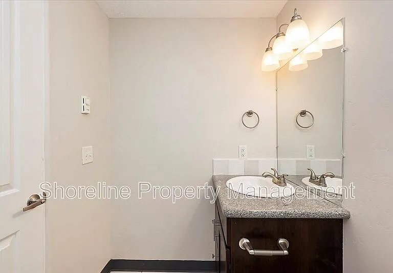 2085 W Brittany Ln #101 — Photo 27