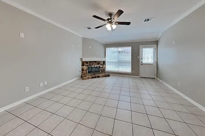 3 bed, 2.0 bath, 1708 sqft, $2,150 — Photo 3