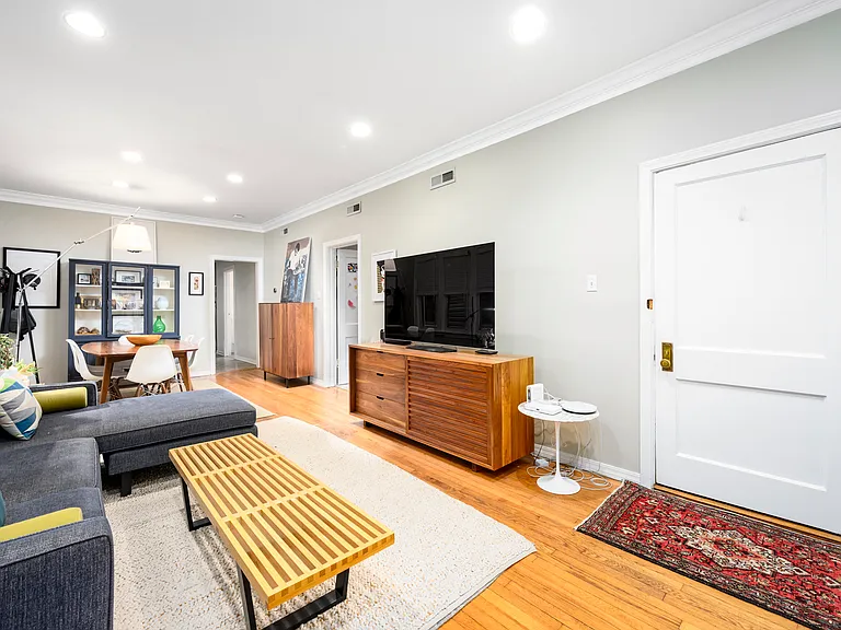 2524 N Lawndale Ave #1 — Photo 5