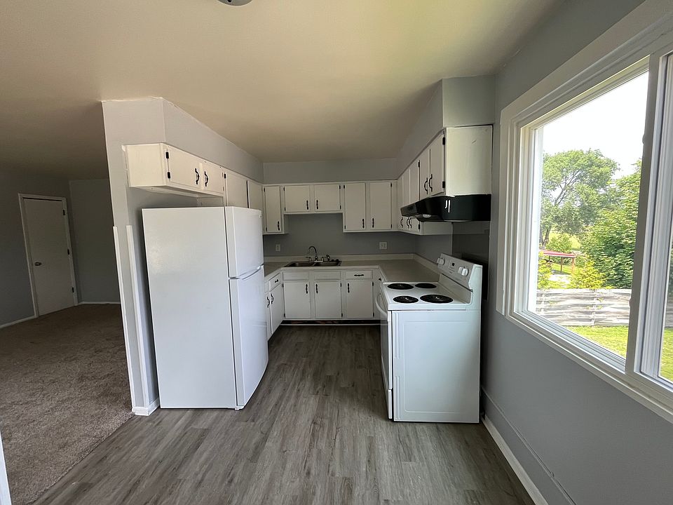 1st image of 3704 Parkway Blvd #B