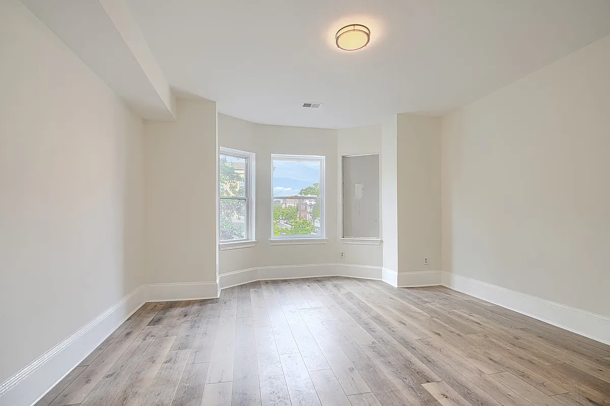 Building Photo - 3000 N Calvert St #2