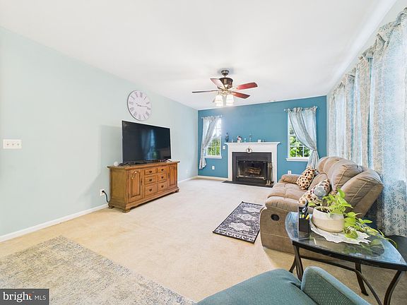 4th image of 7 Meadow Lark Dr