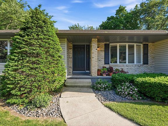 2nd image of 423 Butternut Dr