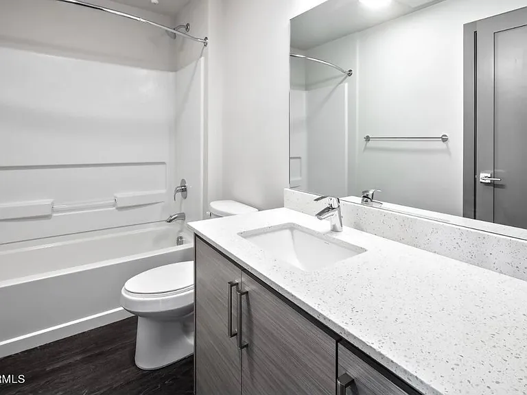 425 W Osborn Rd #404 — Photo 8