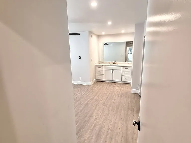 336 S Norton Ave #102 — Photo 6