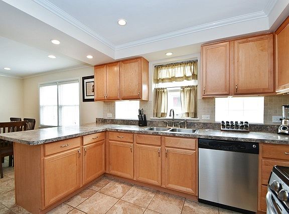 5th image of 9516 S Avers Ave