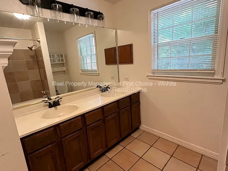 333 N Oliver St — Photo 17
