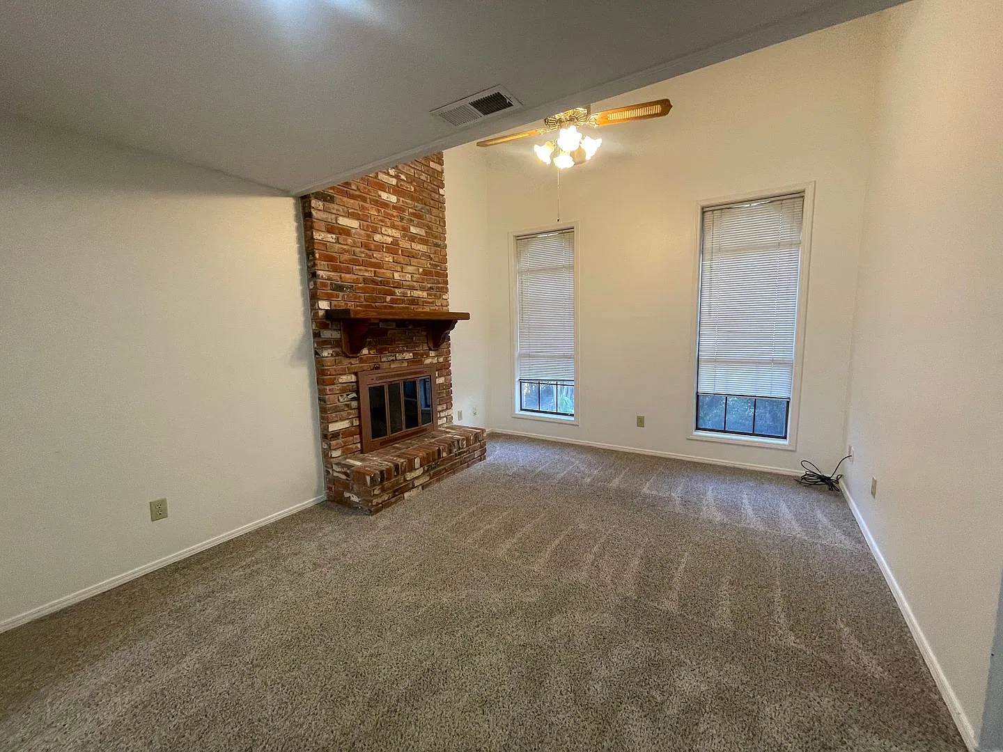 Gorgeous Townhouse In Spring Lake — Photo 4