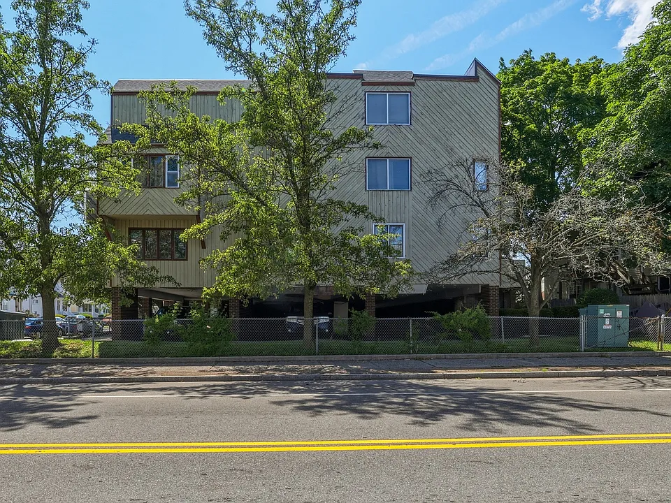 183 Livingston Pl