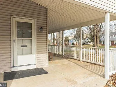 475 Hillview Rd — Photo 5