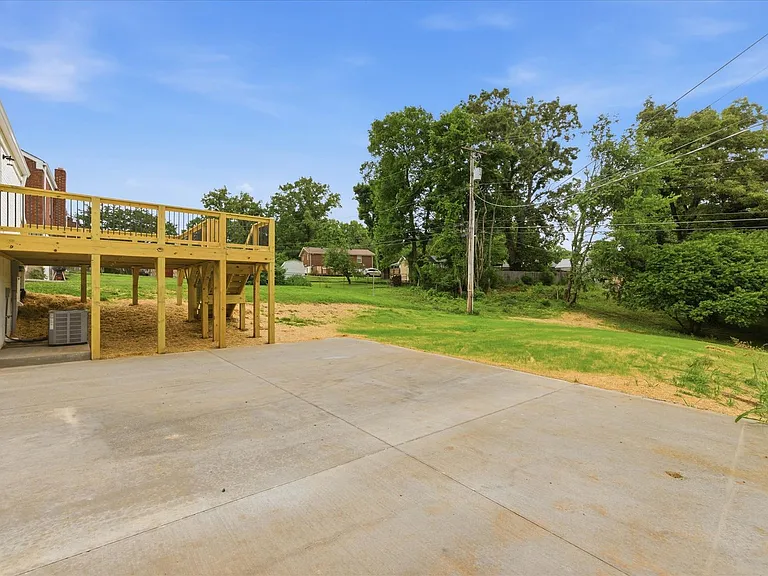 221 Clearview Dr — Photo 38