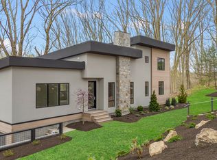 5 Academy Rd, Trumbull, CT 06611