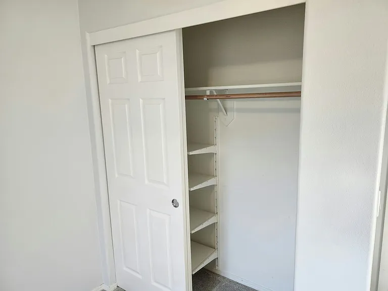 203 NE 55th Ave — Photo 22