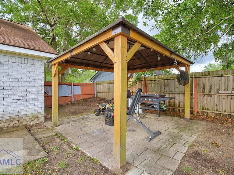 2550 Parkland Blvd — Photo 2