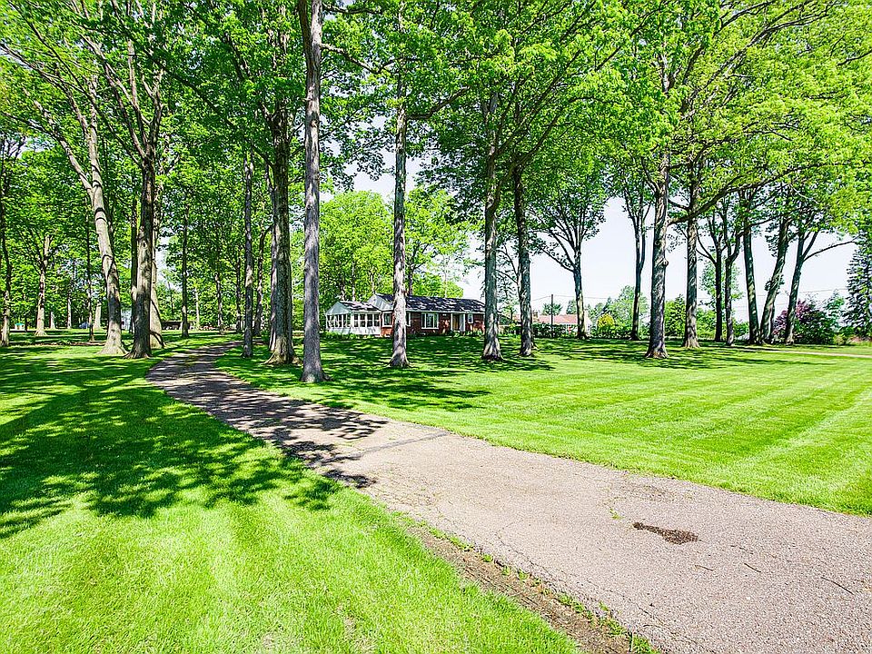 Easy access horseshoe drive