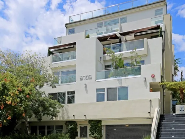8703 W West Knoll Dr Unit 104, West Hollywood, CA 90069