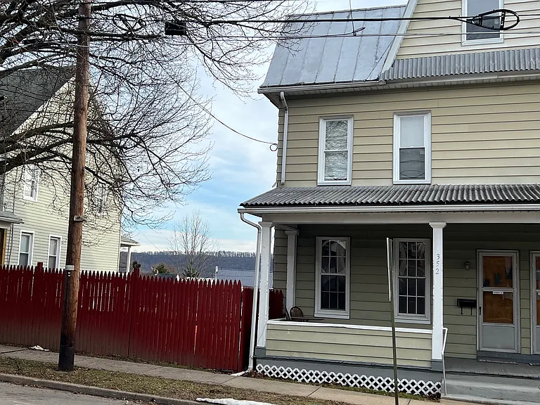 352 E 3rd St — Photo 1