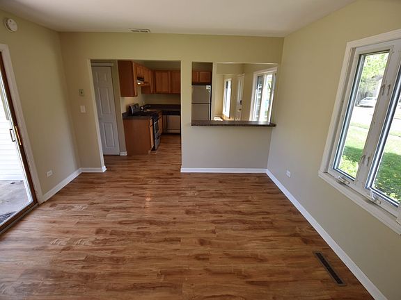 5th image of 476 E Altgeld Ave