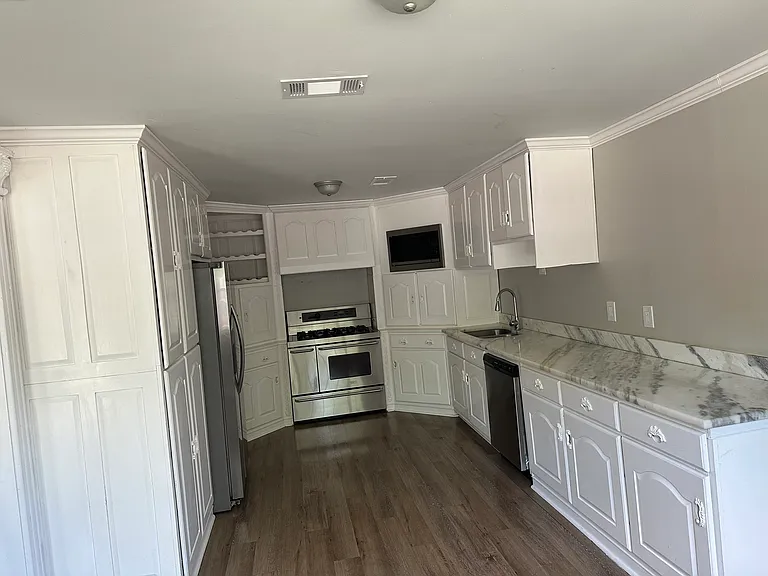 1091 Cherokee St — Photo 14