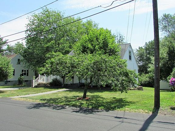 4th image of 12 Greenwood Dr