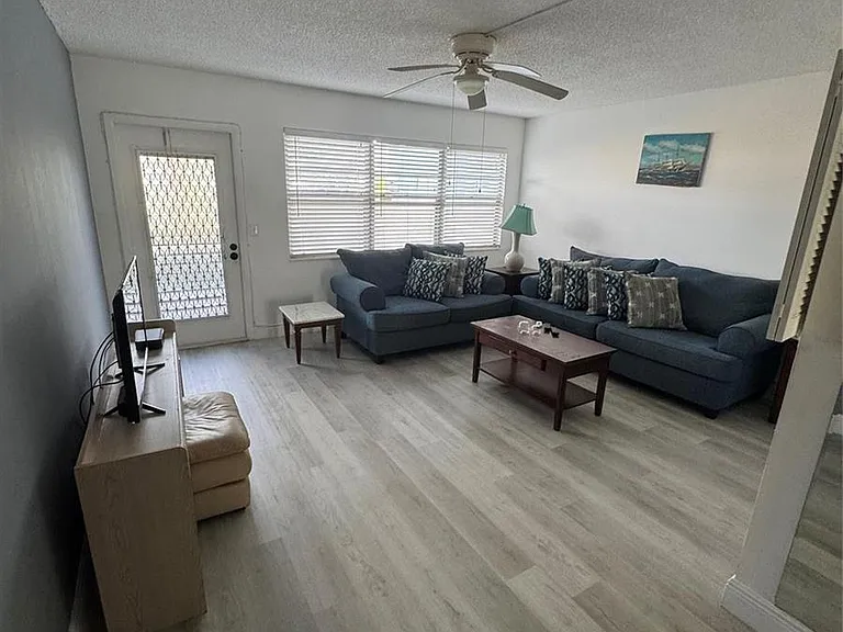 295 Newport Ct #295-T — Photo 6