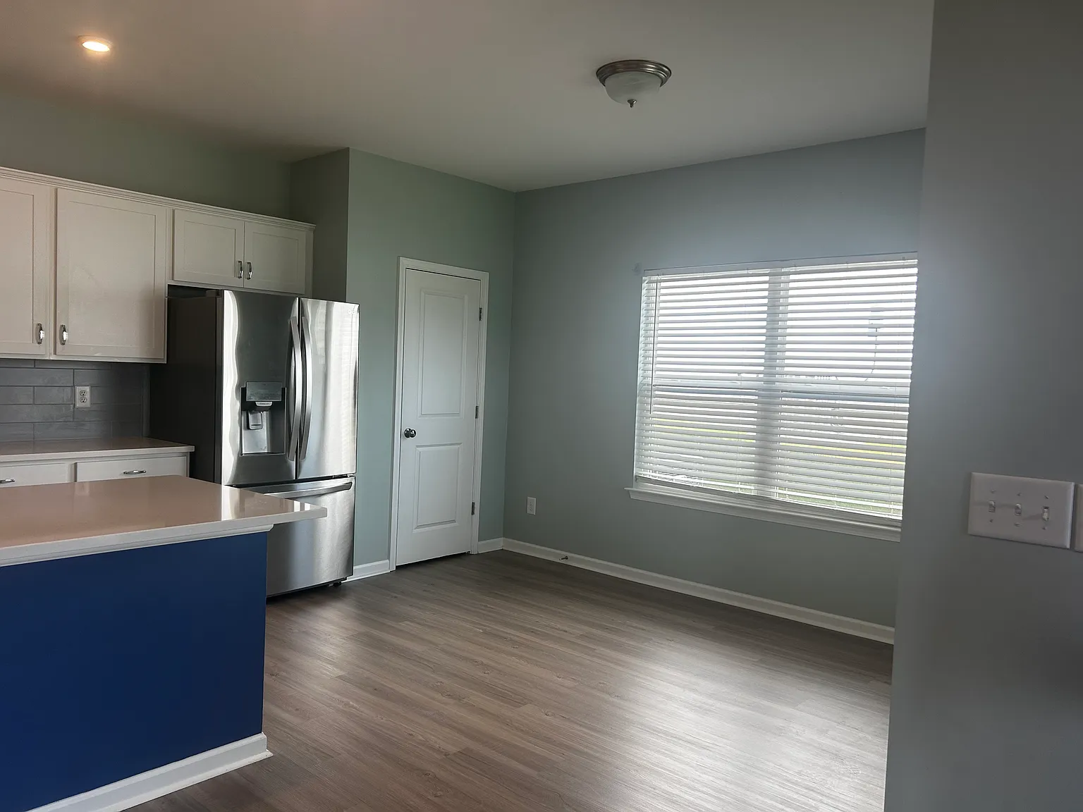 3 bed, 2.5 bath, 1933 sqft, $2,150 — Photo 3