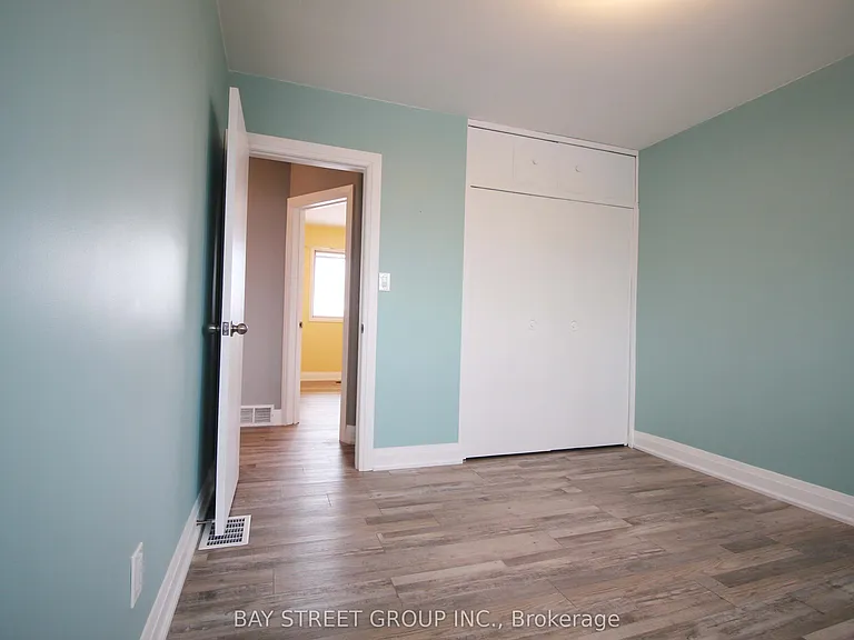 27 Glenbarr Rd — Photo 5