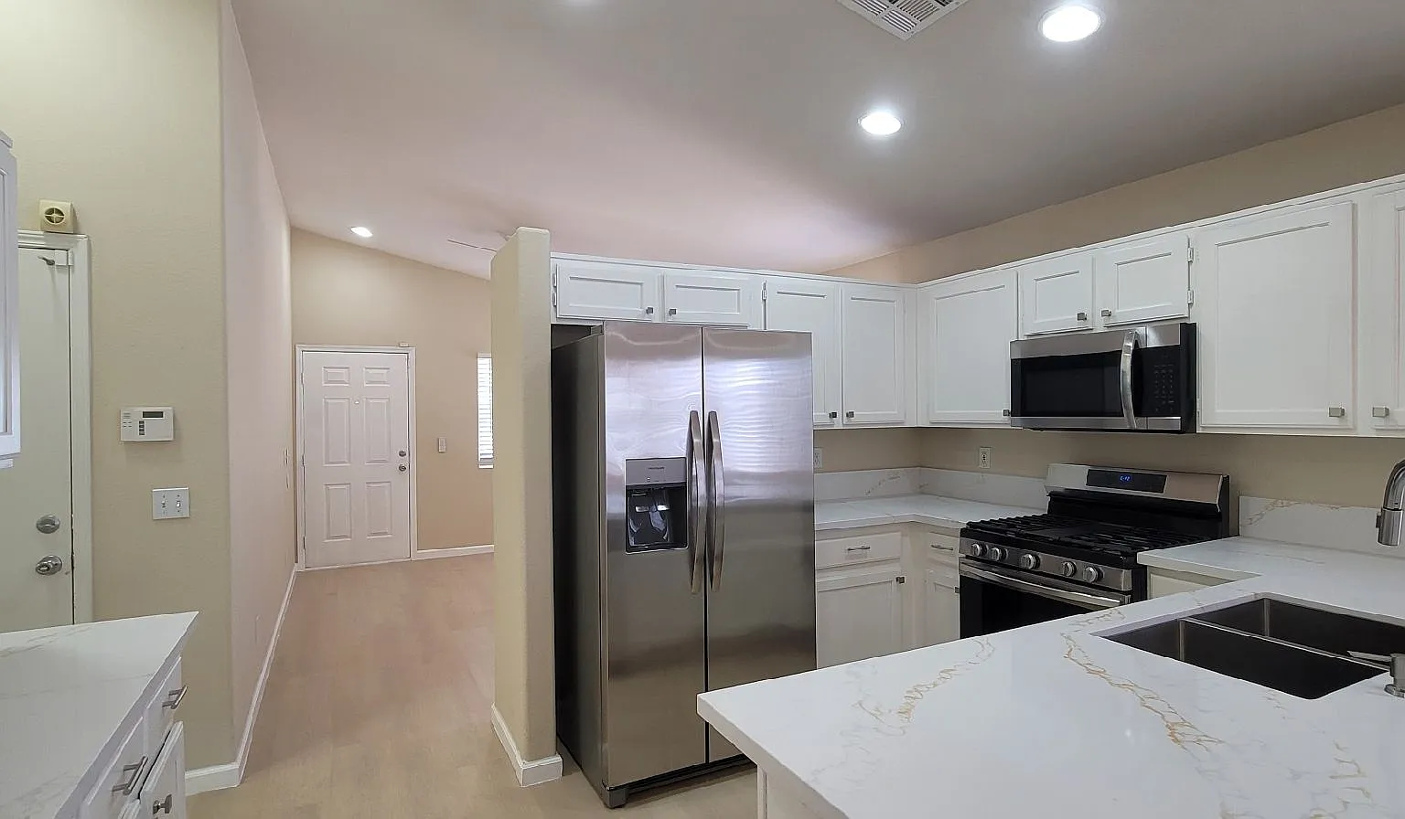 9013 Crooked Shell Ave - 3 Bed 2 Bath 1305 SQFT — Photo 3