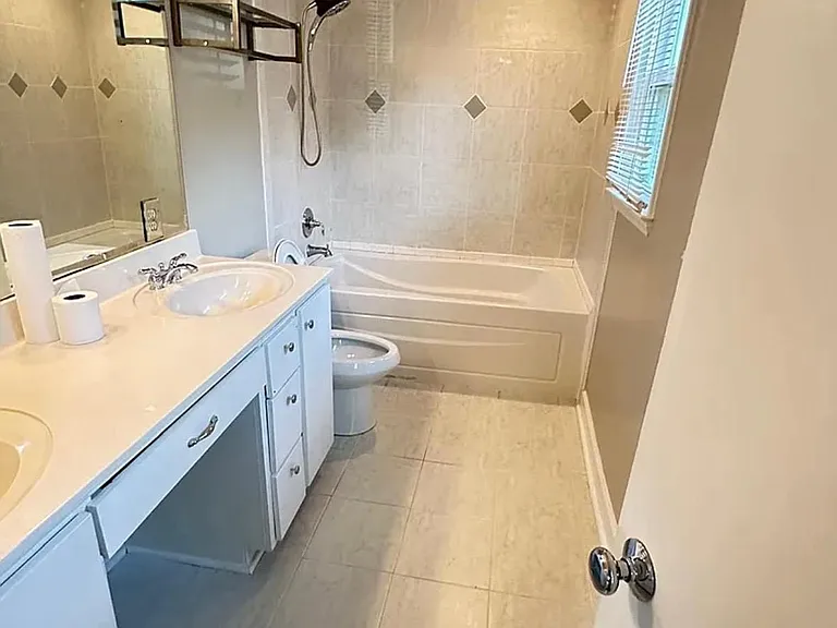 3808 Selwyn Ave — Photo 8