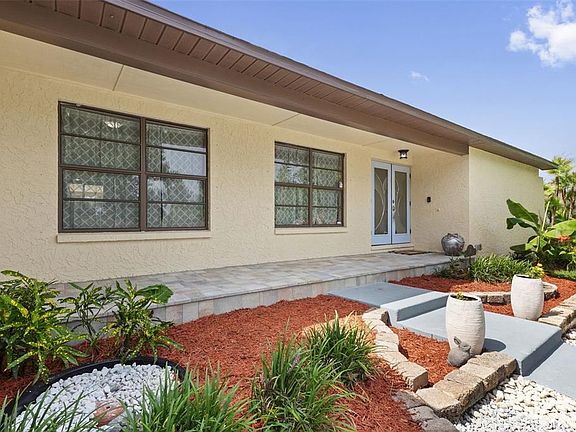 5th image of 2311 Long Green Ct