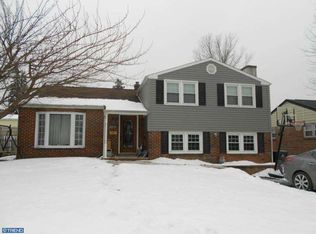 2956 Sunnycrest Rd, Willow Grove, PA 19090